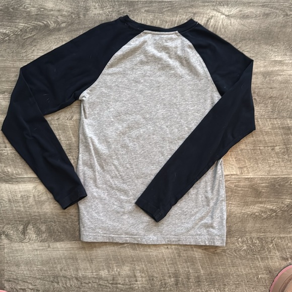Ariat long sleeved T-shirt. - Picture 6 of 6